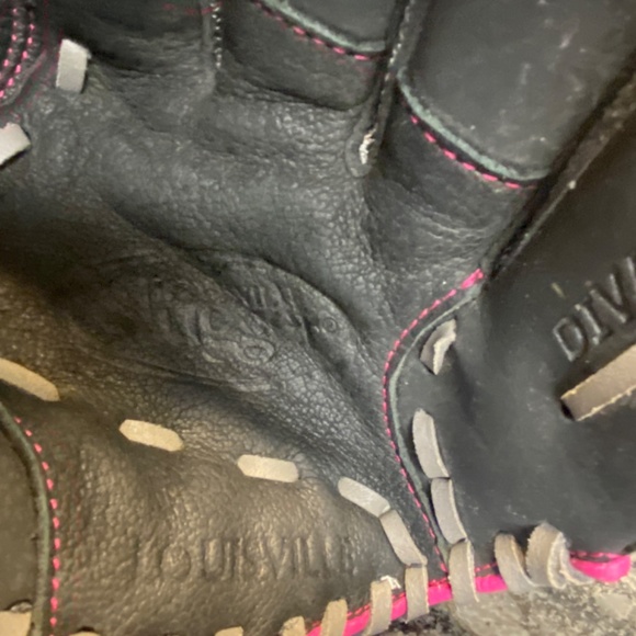 LOUISVILLE SLUGGER DIVA SERIES DV14-HP 10 1/2 LEFT Handed Glove - Picture 6 of 11